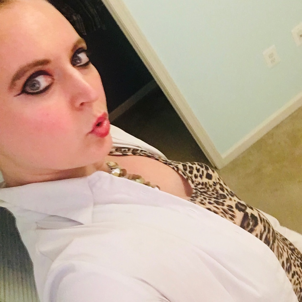 Comfy sleeveless animal print top - Picture 7 of 8